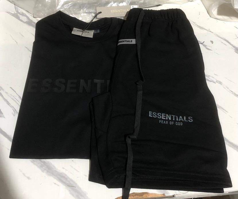ESSENTIALS ZOMER SET -