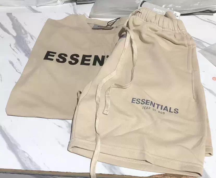 ESSENTIALS ZOMER SET -