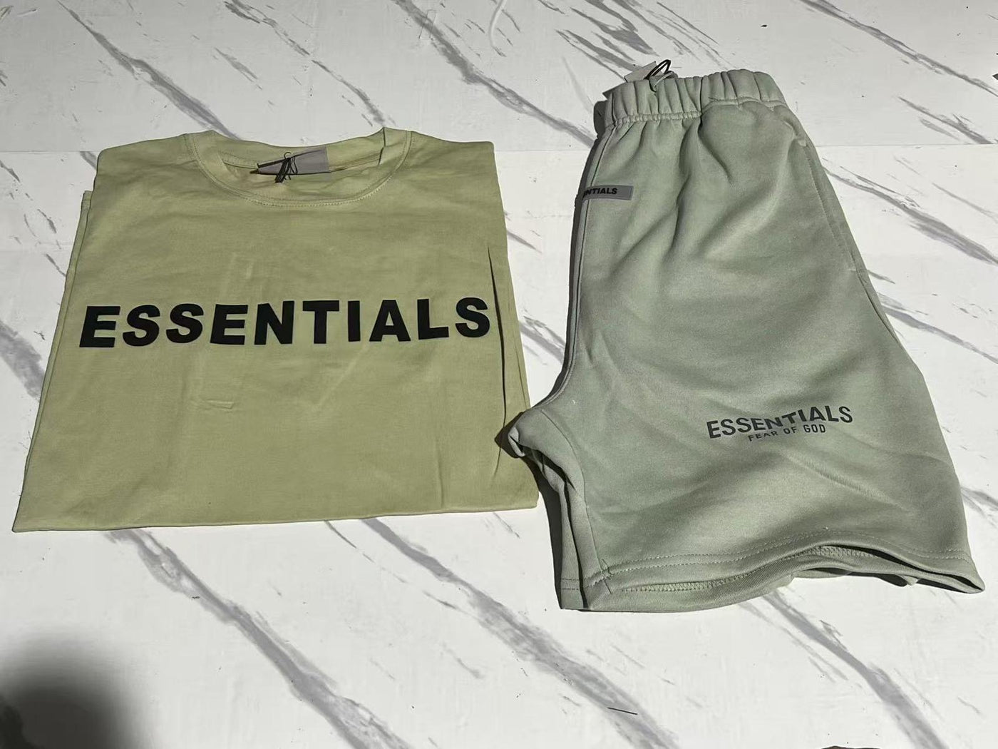 ESSENTIALS ZOMER SET -